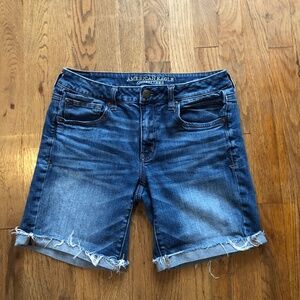 Stretch American Eagle Womens 6 Jean Distressed Shorts Mid Length
